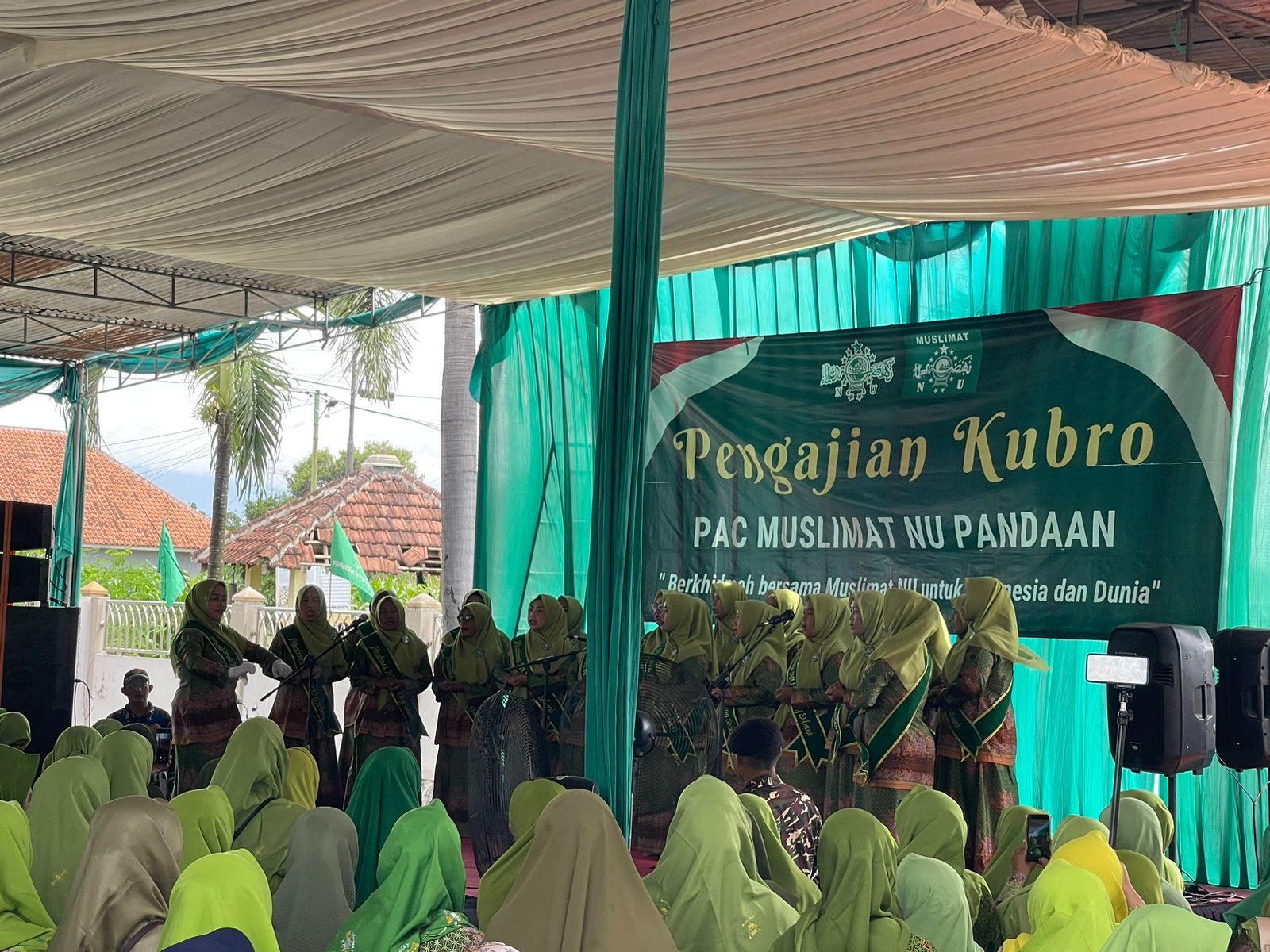 Muslimat Ranting NU Tunggulwulung Hadiri Acara Pengajian Kubro PAC Muslimat NU Pandaan