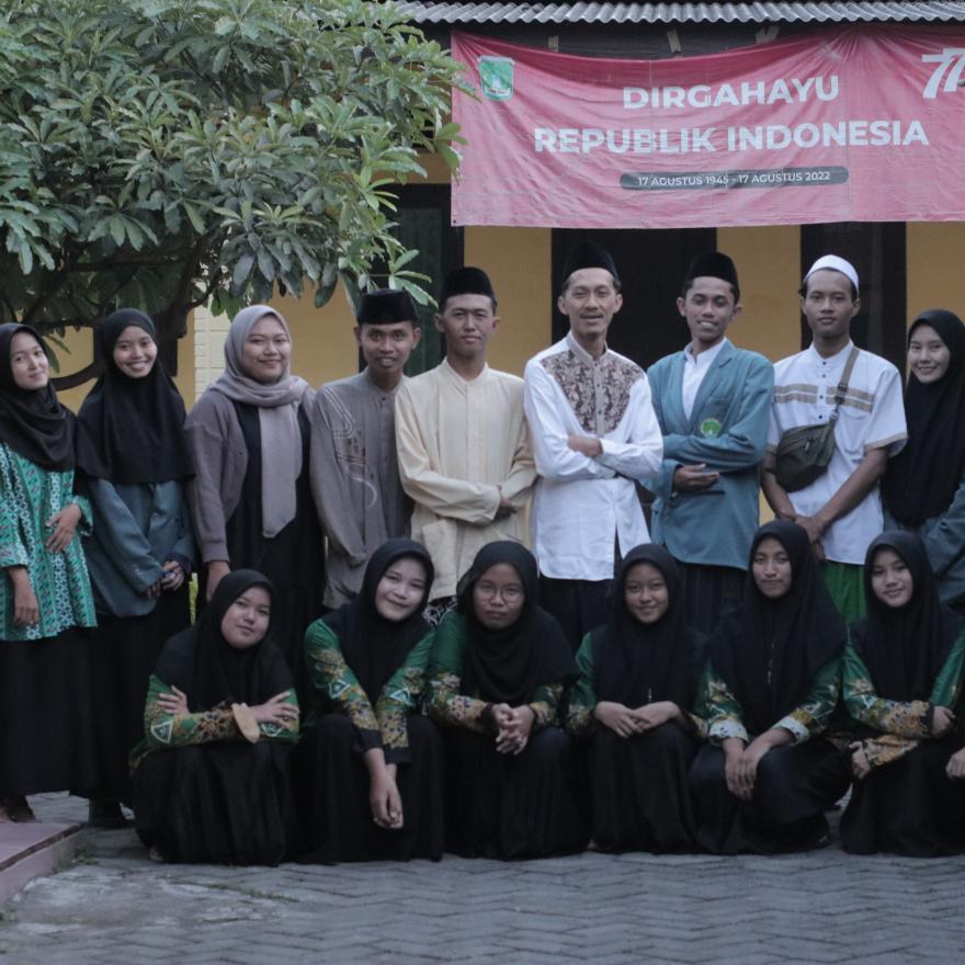 IPNU-IPPNU Bagikan Takjil kepada Warga